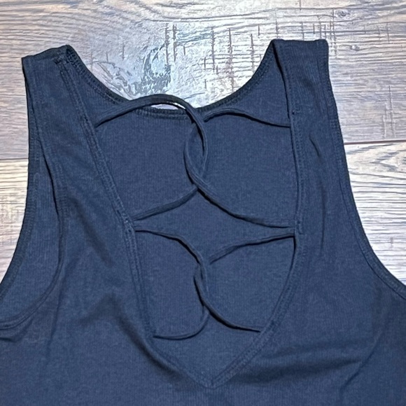 Hollister Strappy Tank Top Size Small - Picture 3 of 5